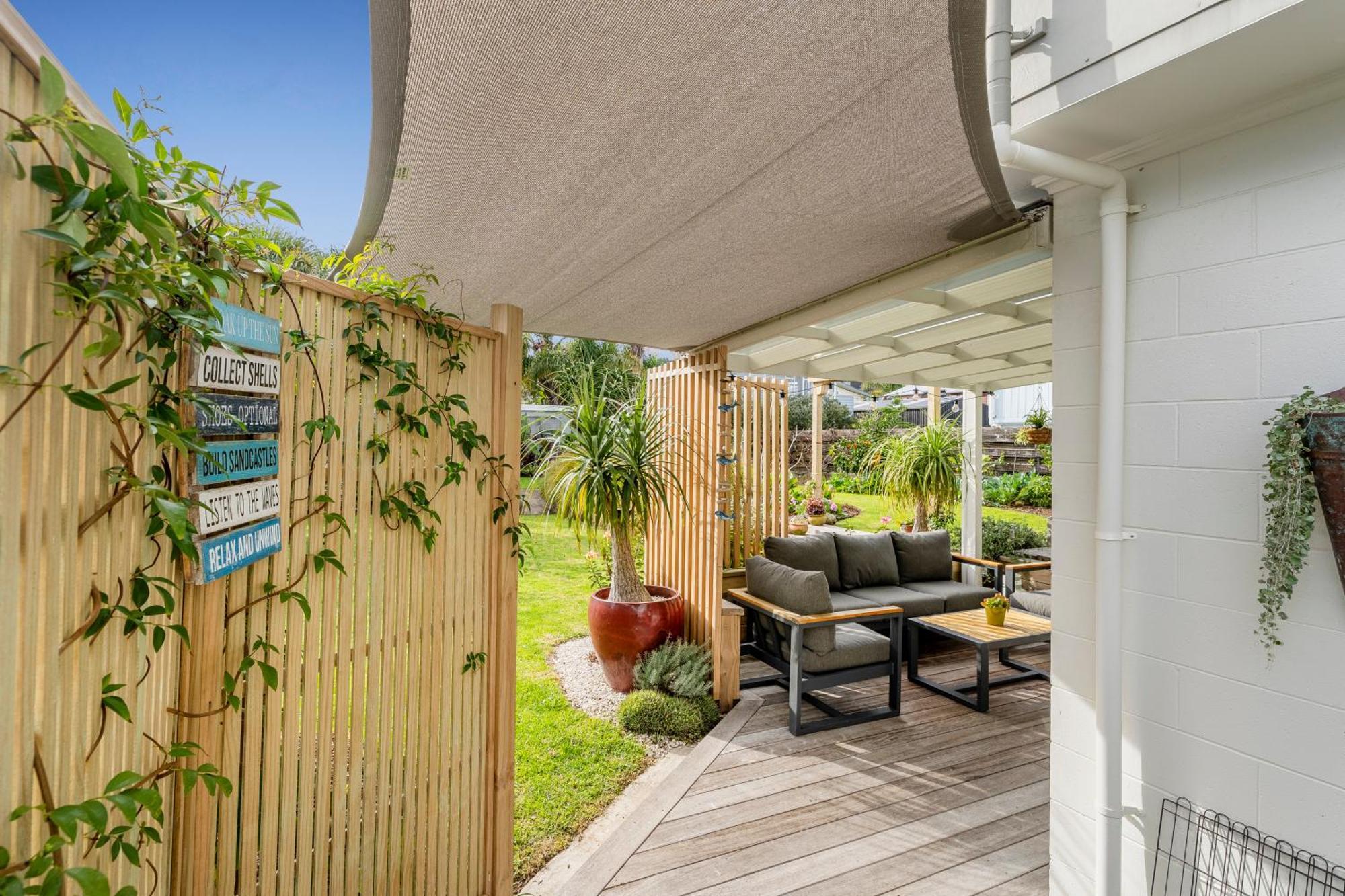 Coast Awhile - Whangamata Holiday Home Exteriör bild